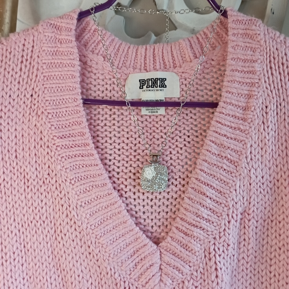 Elegant Cubic Zirconia White Flower Necklace - Picture 11 of 17